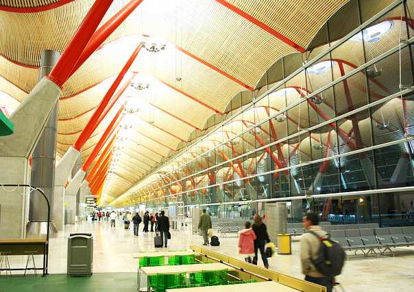 Aeroporto de Barajas, em Madrid. Foto: rvr, Flickr Aeroporto de Barajas, em Madrid. Foto: rvr, Flickr