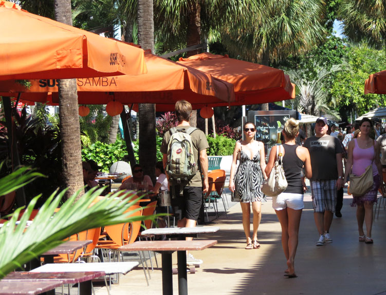 Boas lojas e restaurantes na sempre agitada Lincon Road. Foto: GC/Blog Vambora! Boas lojas e restaurantes na sempre agitada Lincon Road. Foto: GC/Blog Vambora!