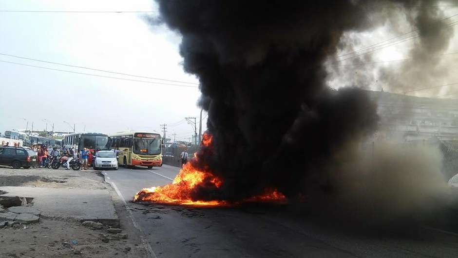 Protesto na avenida Guarapiranga, na zona sul de São Paulo Foto: Luiz Cláudio Barbosa