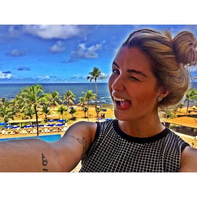 Embora o BBB15 já tenha acabado, Aline Gotschalg não para e nem tira o sorriso do rosto. A loira registrou sua passagem por Salvador para acompanhar a Micareta de Feira de Santana Foto: Instagram: @alinegoficial / Reprodução
