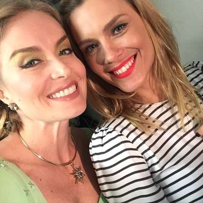 Embora o BBB15 já tenha acabado, Aline Gotschalg não para e nem tira o sorriso do rosto. A loira registrou sua passagem por Salvador para acompanhar a Micareta de Feira de Santana Foto: Instagram: @alinegoficial / Reprodução