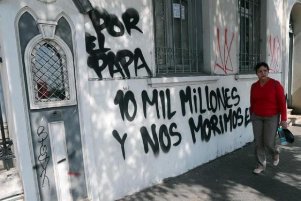 Santiago Os muros da Igreja Cristo Pobre foram pichados com mensagens contra a visita do papa Francisco 