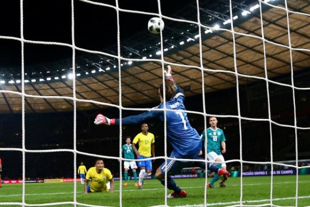 Gabriel Jesus carimbou o gol aos 37 minutos do 1 tempo, diante de 72 mil torcedores no Estádio Olímpico de Berlim 