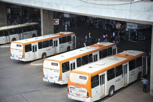 O impacto da greve dos caminhoneiros agora chega ao transporte coletivo do DF, as empresas de ônibus têm estoque de combustível suficiente para, no máximo, domingo