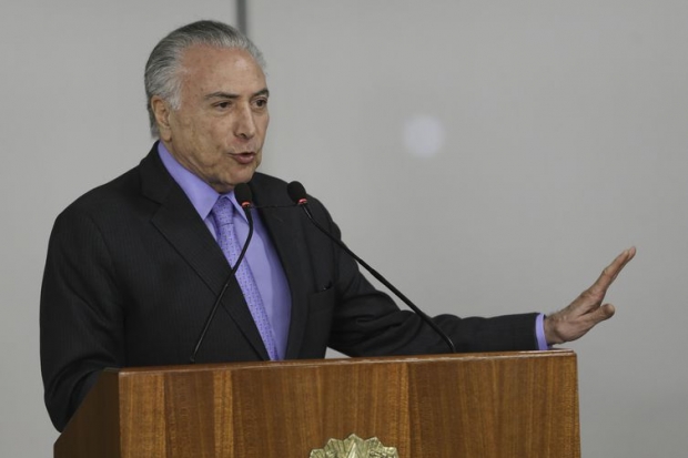 O presidente Michel Temer assina decreto regulamentando o sistema de retransmissão de emissoras de rádio e televisão no Brasil.