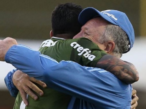 Dudu brinca sobre Felipão comemorar gol sofrido pelo Palmeiras: 