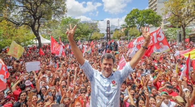 O candidato à Presidência da República pelo PT, Fernando Haddad, durante ato em Fortaleza, Ceará.