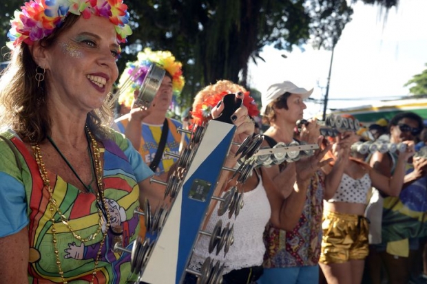 Bloco Tá Pirando, Pirado, Pirou! desfila na Urca, zona sul do Rio no domingo de pré-carnaval