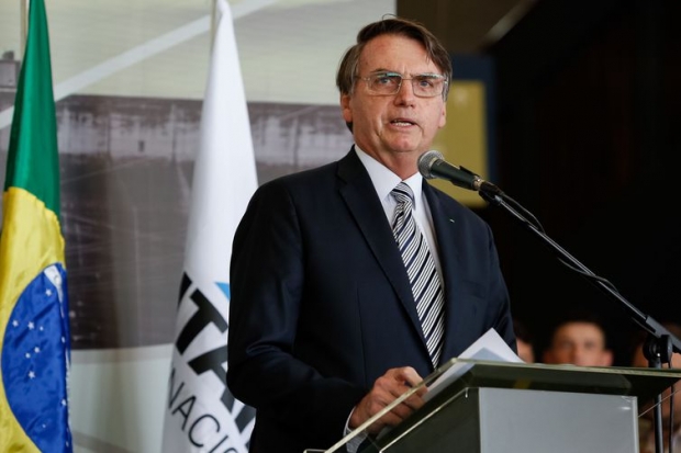 O presidente Jair Bolsonaro discursa durante cerimônia de posse do General Joaquim Silva e Luna, como diretor-geral brasileiro da Itaipu Binacional.