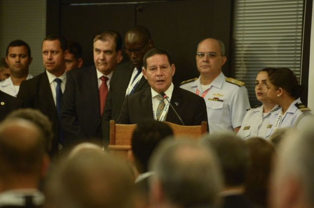 Presidente da República em Exercício, Hamiltom Mourão, participa da cerimônia de abertura da 12º Edição da LAAD, Feira de segurança e defesa, no Rio de Janeiro. 