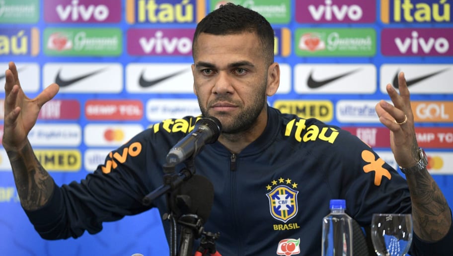 Laterais campeões do mundo exaltam Daniel Alves: 'Profissional exemplar' - 1