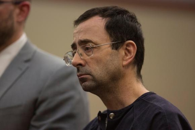 Estados Unidos O ex-médico da equipe de ginástica dos Estados Undidos, Larry Nassar, escuta a sentença de condenação da Justiça de Michigan. Ele foi condenado a até 175 anos por abuso sexual (Rena Laverty/EFE