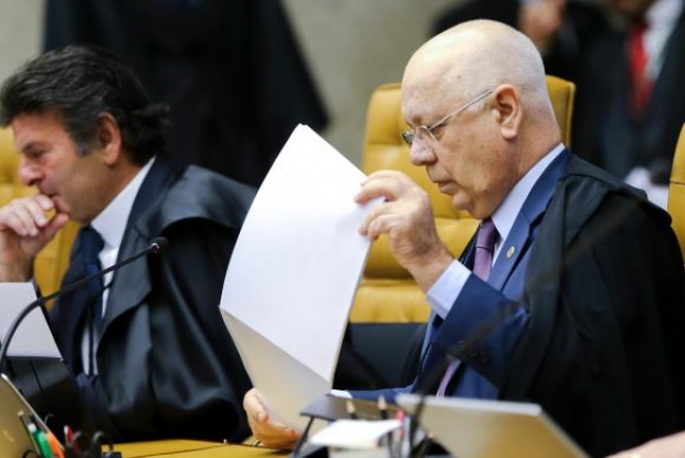 Brasília - Ministros do STF, Luiz Fux (E) e Teori Zavascki, em sessão para julgar liminar de afastamento de Eduardo Cunha da presidência da Câmara (Marcelo Camargo/Agência Brasil)