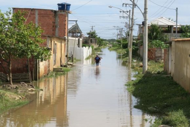 Rio de Janeiro - A comunidade de Jardim Maravilha, na zona oeste do Rio, foi uma das mais afetadas pela chuva que atingiu a cidade (Vladimir Platonow/Agência Brasil)