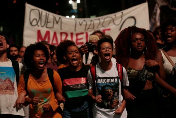 Manifestantes se reúnem na Avenida Paulista, em São Paulo, e pedem justiça pela morte da vereadora Marielle Franco