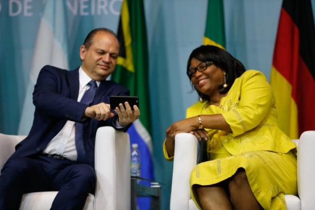 Rio de Janeiro - O ministro da Saúde, Ricardo Barros, e a diretora da OPAS, Carissa Etienne, durante abertura do 1 Congresso Internacional de Práticas Integrativas e Saúde Pública, no Riocentro (Tânia Rêgo/Agên