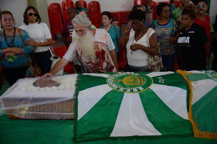 Rio de Janeiro - O corpo da cantora e compositora Dona Ivone Lara é velado na quadra da escola de samba Império Serrano, em Madureira