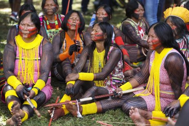 Brasília - Mulheres indígenas de todo o Brasil chegam ao Acampamento Terra Livre