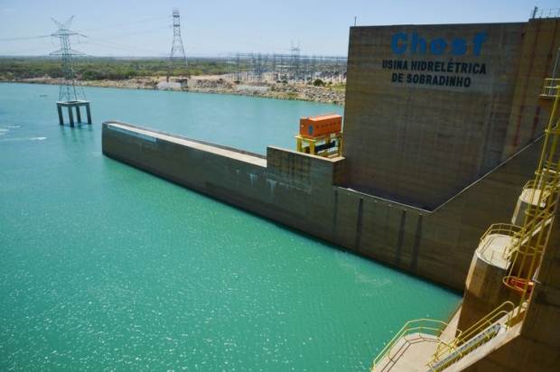 Sobradinho - A Usina Hidrelétrica de Sobradinho tem capacidade total de 1050 megawatts, mas com a falta de água só tem sido possível gerar cerca de 160 megawatts (Marcello Casal Jr/Agência Brasil)