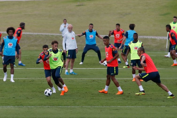 Treino com bola da Seleção Brasileira de Futebol para a Copa do Mundo da Rússia 2018, na Granja Comary, em Teresopólis.