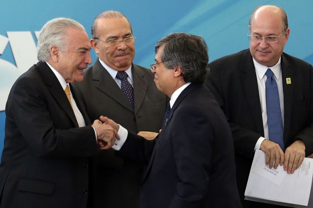 O presidente Michel Temer, o ministro da Casa Civil, Eliseu Padilha, o presidente da Febraban, Murilo Portugal, e o presidente do Banco Central (BC), Ilan Goldfajn, no lançamento da plataforma digital para adesão aos planos econômicos.