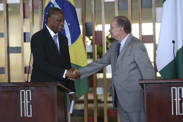 O ministro dos Negócios Estrangeiros da Nigéria, Geoffrey Onyeama, e o ministro das Relações Exteriores, Aloysio Nunes Ferreira, durante encontro no Palácio Itamaraty.