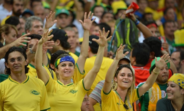 Torcedores vibram com o jogo entre Brasil e México na Arena Castelão em Fortaleza (Marcello Casal Jr/Agência Brasil)