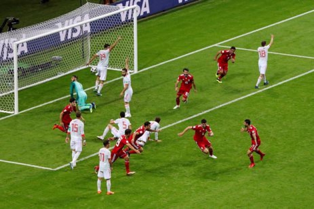 Copa 2018: Espanha e Irã. Gol do Irã anulado depois de uma revisão VAR.