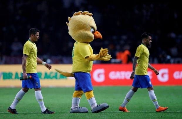 O mascote da seleção canarinho desfilou em Berlim arrancando aplausos dos torcedores