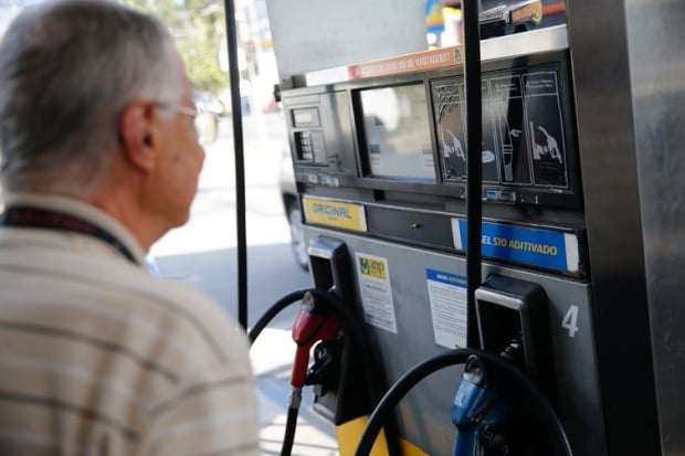 Greve de caminhoneiros causa desabastecimento de combustível em postos de gasolina da cidade de Teresópolis, na região serrana do Rio de Janeiro.