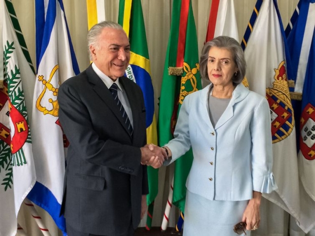  O Presidente Michel Temer, durante transmissão do cargo, para a Presidente do Supremo Tribunal Federal, Ministra Cármen Lúcia, durante Viagem Oficial para o México.