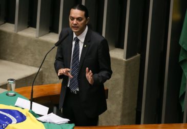 Brasília - Deputado Weliton Prado, durante discussão do processo de afastamento da presidenta Dilma Rousseff, no plenário da Câmara (Valter Campanato/Agência Brasil)