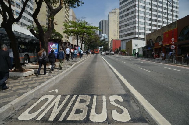Faixa de ônibus na rua da Consolação, região central de São Paulo.