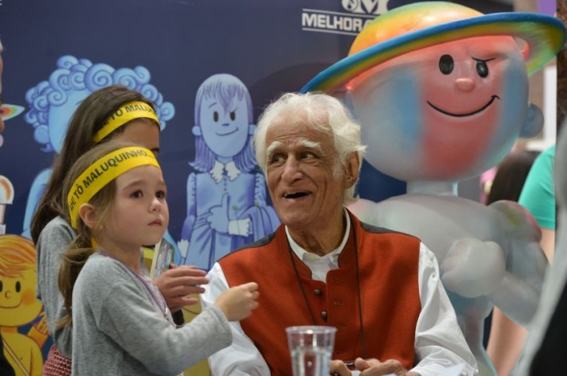 O escritor Ziraldo em tarde de autógrafos na 25ª Bienal Internacional do Livro de São Paulo, no Anhembi.