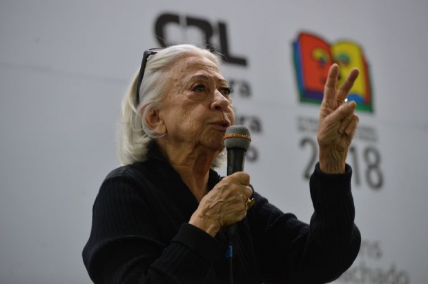 A atriz Fernanda Montenegro fala durante a 25ª Bienal Internacional do Livro de São Paulo, no Anhembi, sobre o livro 