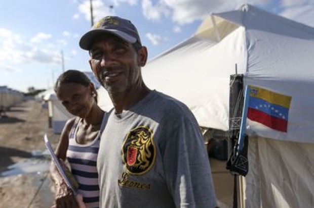 O casal Blanca Perosa e Victor Hernadéz veio de Pacaraima para Boa Vista depois do conflito que envolveu um grupo de brasileiros e imigrantes venezuelanos no último sábado (18).