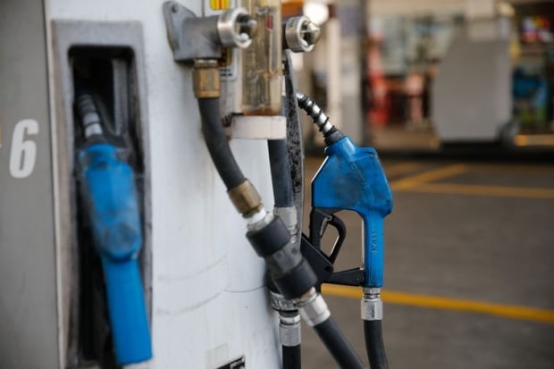 Greve de caminhoneiros causa desabastecimento de combustível em postos de gasolina da cidade de Teresópolis, na região serrana do Rio de Janeiro.