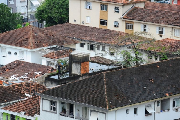 O trabalho de buscas dos corpos das vítimas do acidente com o avião Cessna, que matou o candidato à Presidência da República pelo PSB, Eduardo Campos, foi interrompido (Tânia Rêgo/Agência Brasil)