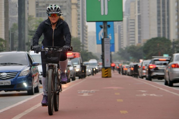 Ciclovia na Avenida Paulista, região central de São Paulo.