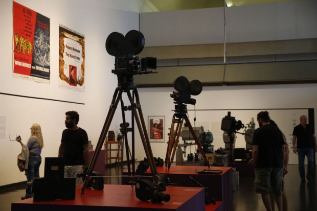 A exposição Galáxia (s) do Cinema – Máquinas, Engrenagens, Movimentos ou This strange little thing called love, resgata a história do cinema através de equipamentos e peças que mostram a evolução no Museu de Arte Moderna. 