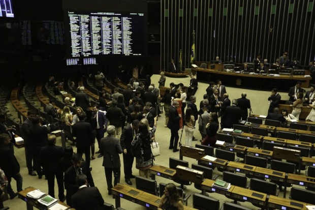 Plenário da Câmara dos Deputados aprova a Medida Provisória (MP) 838/18 que concede subsídio na comercialização do óleo diesel.