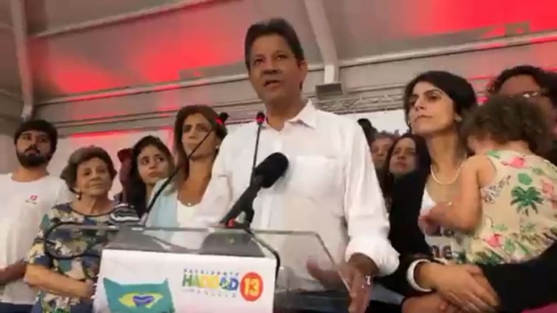 Fernando Haddad faz pronunciamento.