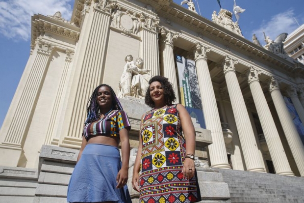 Dani Monteiro e Renata Souza, deputadas estaduais negras eleitas pelo PSOL, para mandatos na Assembleia Legislativa do Estado do Rio de Janeiro (Alerj), após o assassinato da vereadora do partido Marielle Franco, em março de 2018.