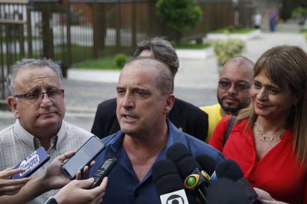 O deputado federal Onyx Lorenzoni acompanha senadores chilenos em visita ao candidato do PSL à Presidência da República, Jair Bolsonaro, na Barra da Tujuca, Rio de Janeiro.