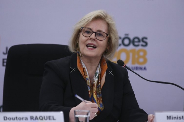 A presidente do Tribunal Superior Eleitoral (TSE), ministra Rosa Weber, fala durante coletiva