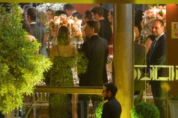 Marcello Casal jr/Agência Brasil O presidente eleito Jair Bolsonaro, acompanhado da esposa, Michelle, durante casamento do futuro ministro da Casa Civil Onyx Lorenzoni com a assessora parlamentar Denise Veberling, no Clube do Congresso, em Brasília.