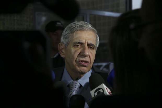 O general da reserva Augusto Heleno, indicado para ministro-chefe do Gabinete de Segurança Institucional (GSI), fala à imprensa no Centro Cultural Banco do Brasil (CCBB), em Brasília, onde funciona o gabinete de transição de governo. 