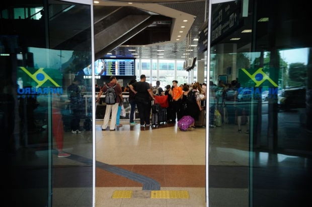  Movimentação no Aeroporto Santos Dumont na antevéspera de Natal.(Tânia Regô/Agência Brasil)