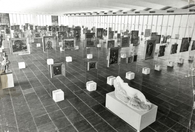 Vista interna da Pinacoteca do Masp, em 1969 