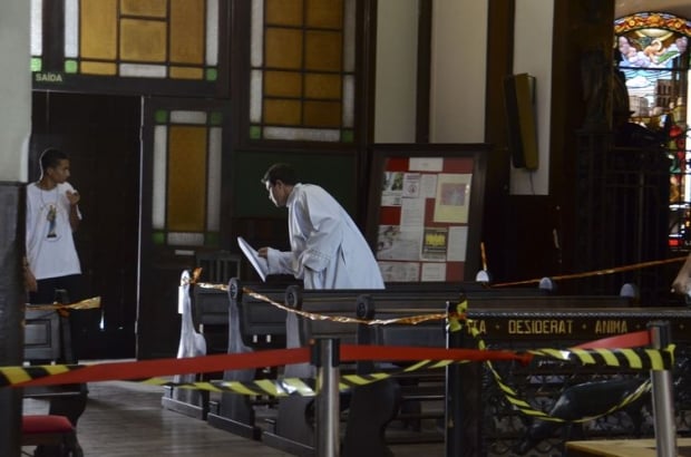Missa na Catedral Metropolitana de Campinas após ataque de ontem (12) que deixou 5 mortos dentro da igreja.